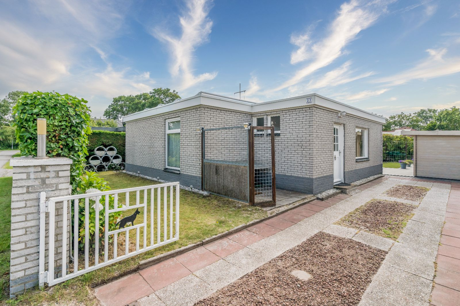 Renesse, Horizon 33 - Image 25